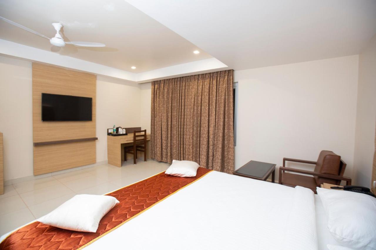 Lee-Benz Ark Hotel Kumbakonam Exterior foto
