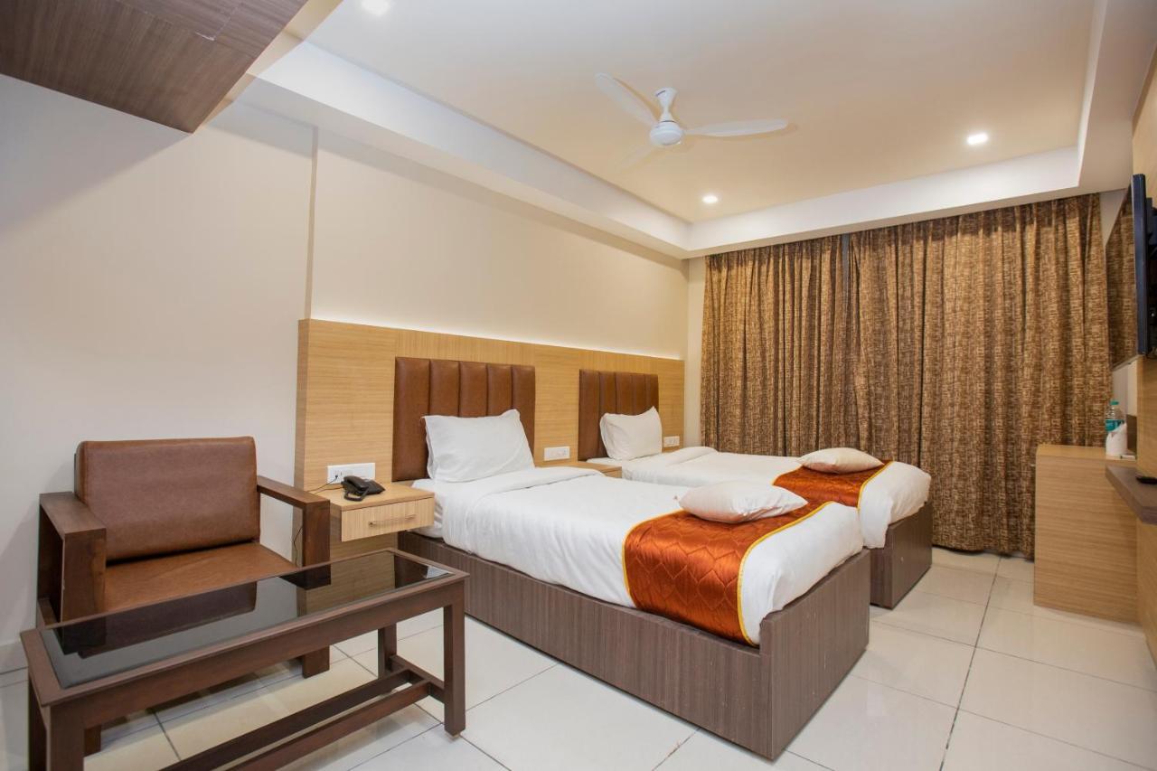 Lee-Benz Ark Hotel Kumbakonam Exterior foto